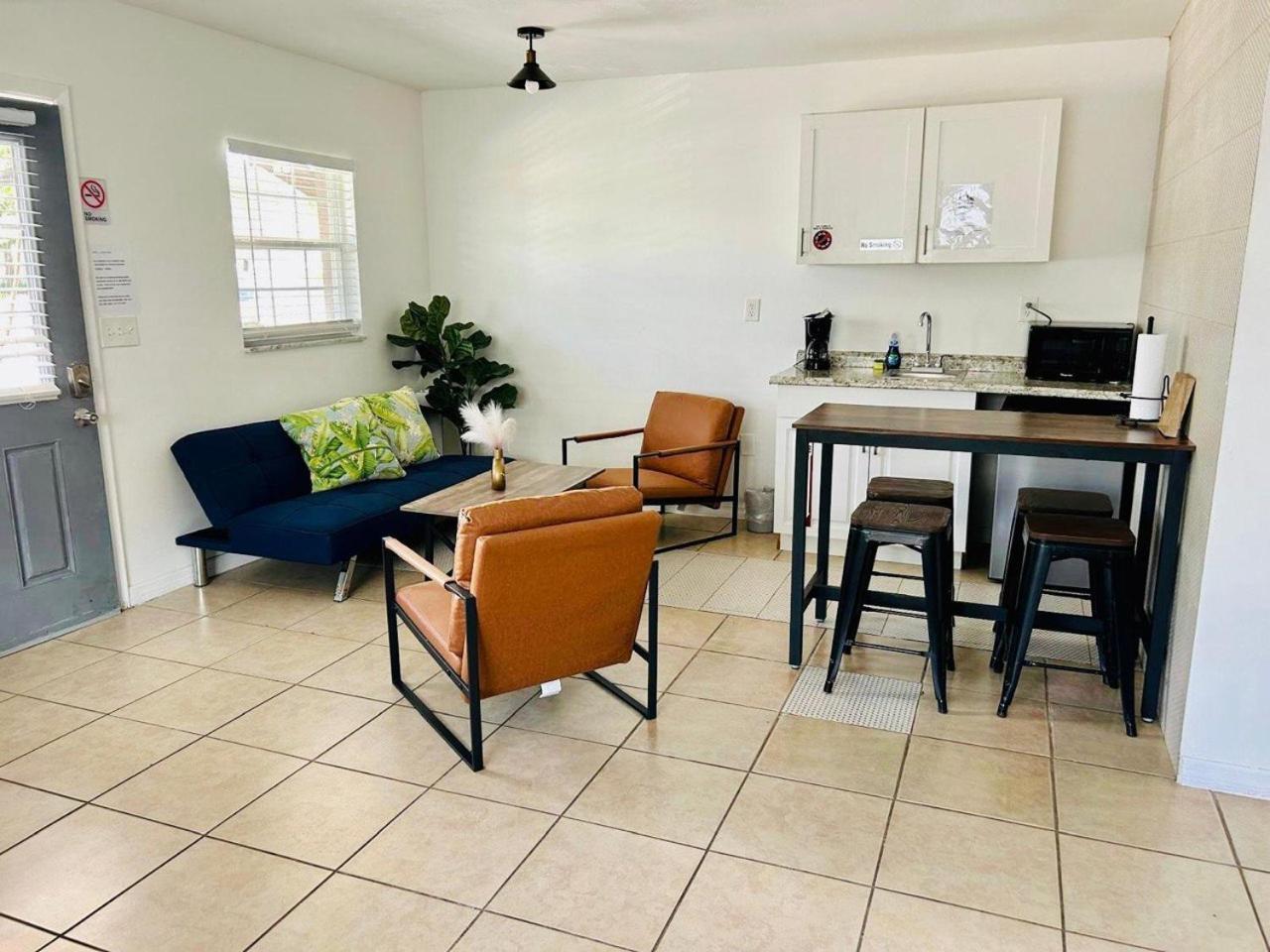 Mi Casa Es Tu Casa, Airport * Tampa